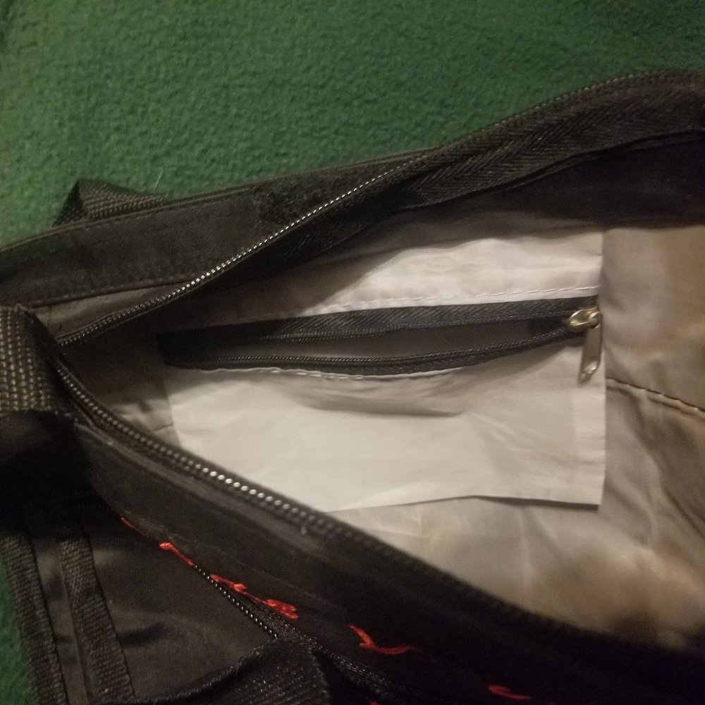 black embroidered Las Vegas purse with pockets - Picture 5 of 7